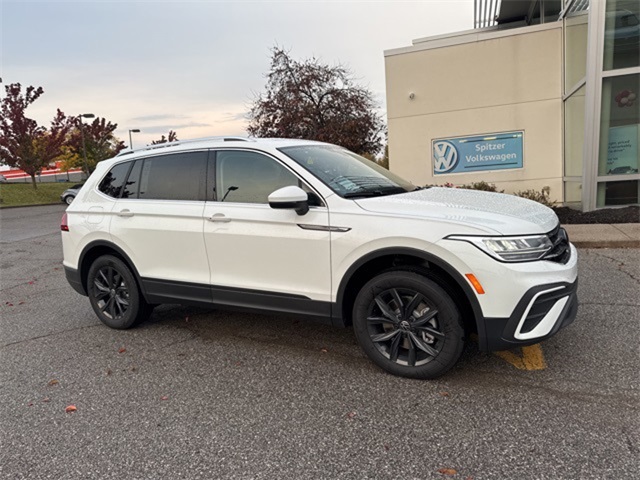 2024 Volkswagen Tiguan SE photo 2