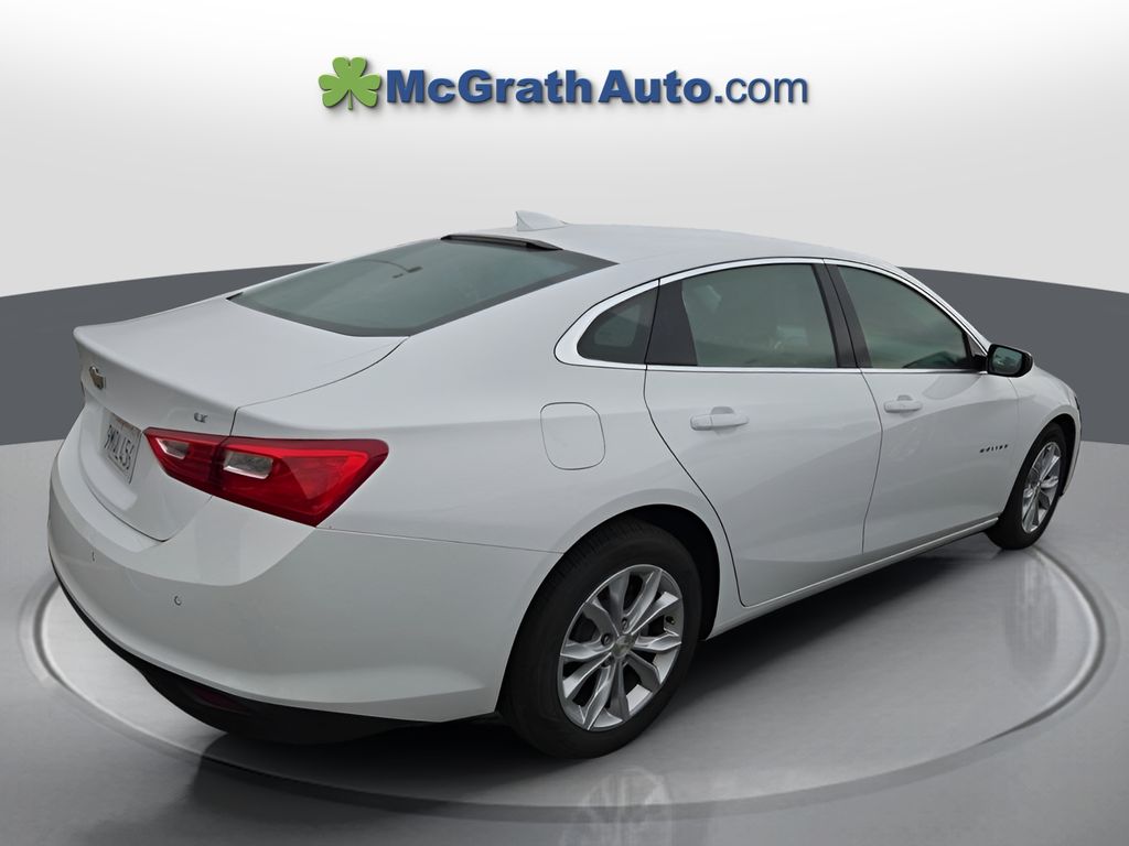 2024 Chevrolet Malibu 1LT photo 2