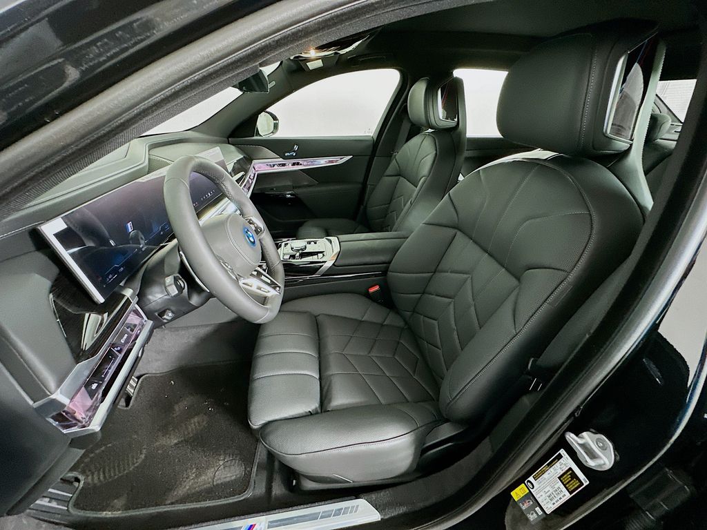 2026 Bmw 750e photo 16