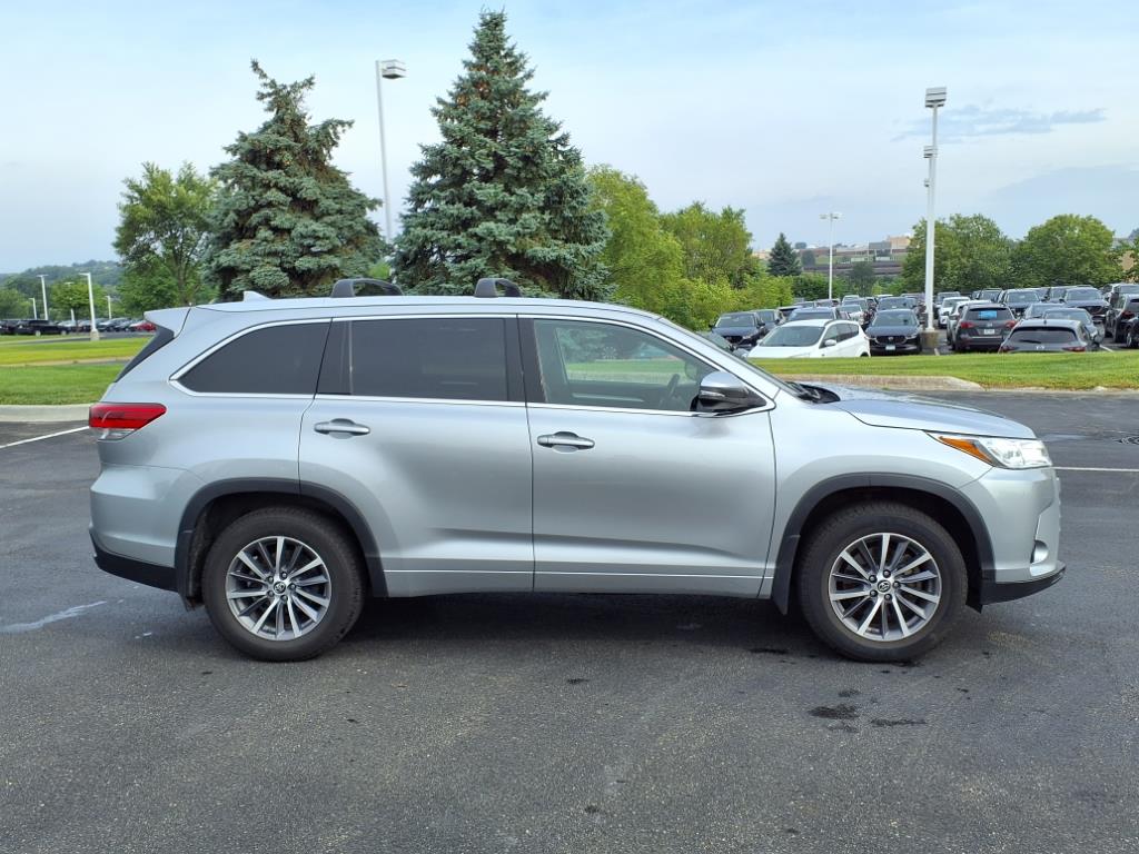 Certified 2018 Toyota Highlander XLE with VIN 5TDJZRFH9JS819115 for sale in Burnsville, Minnesota