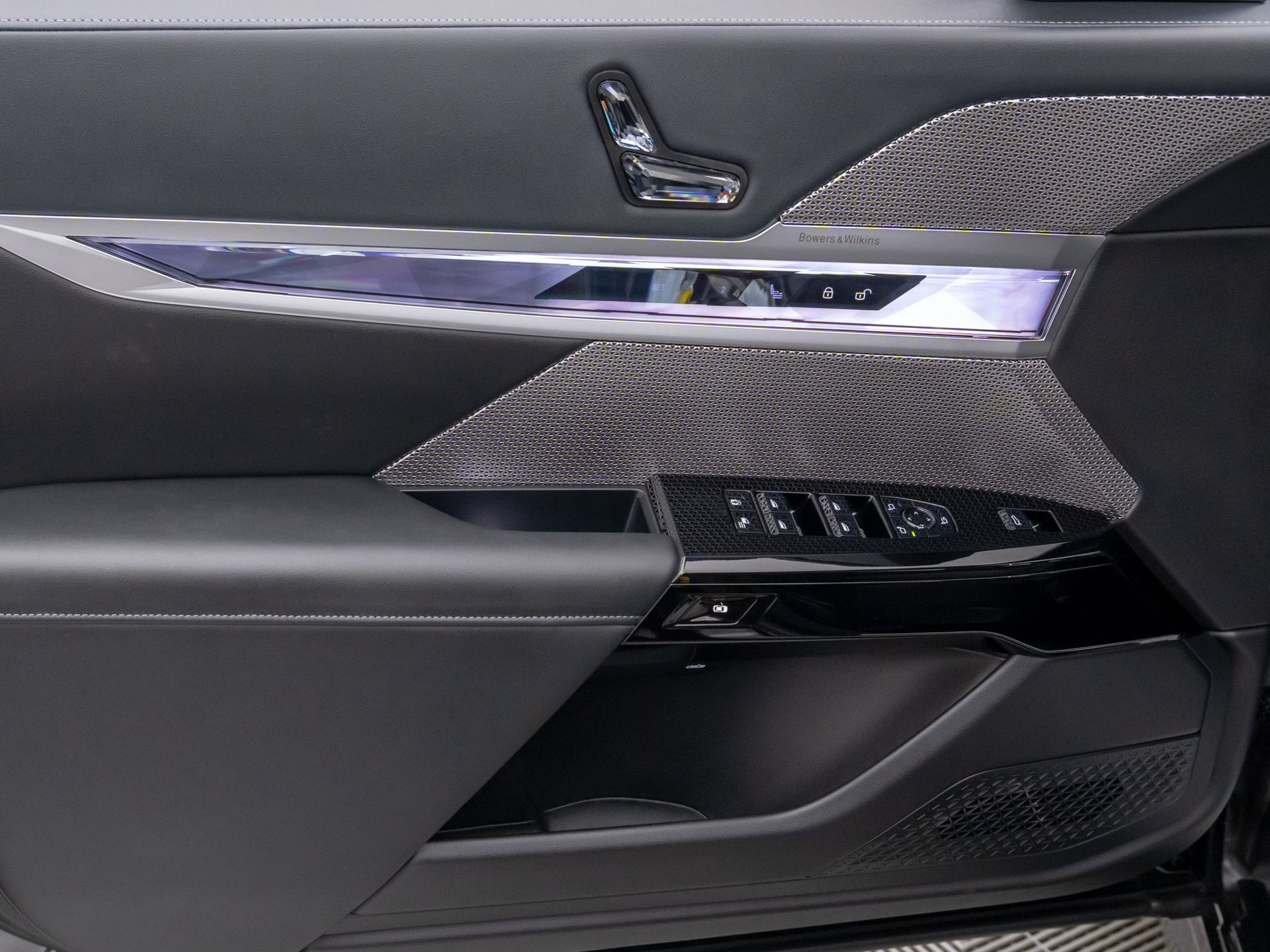 New 2025 Black Sapphire Metallic BMW xDrive60 image 12