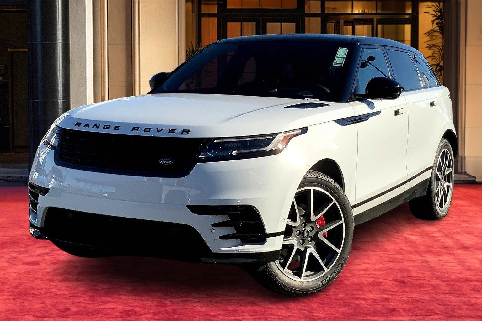 2025 Land Rover Range Rover Velar Dynamic SE