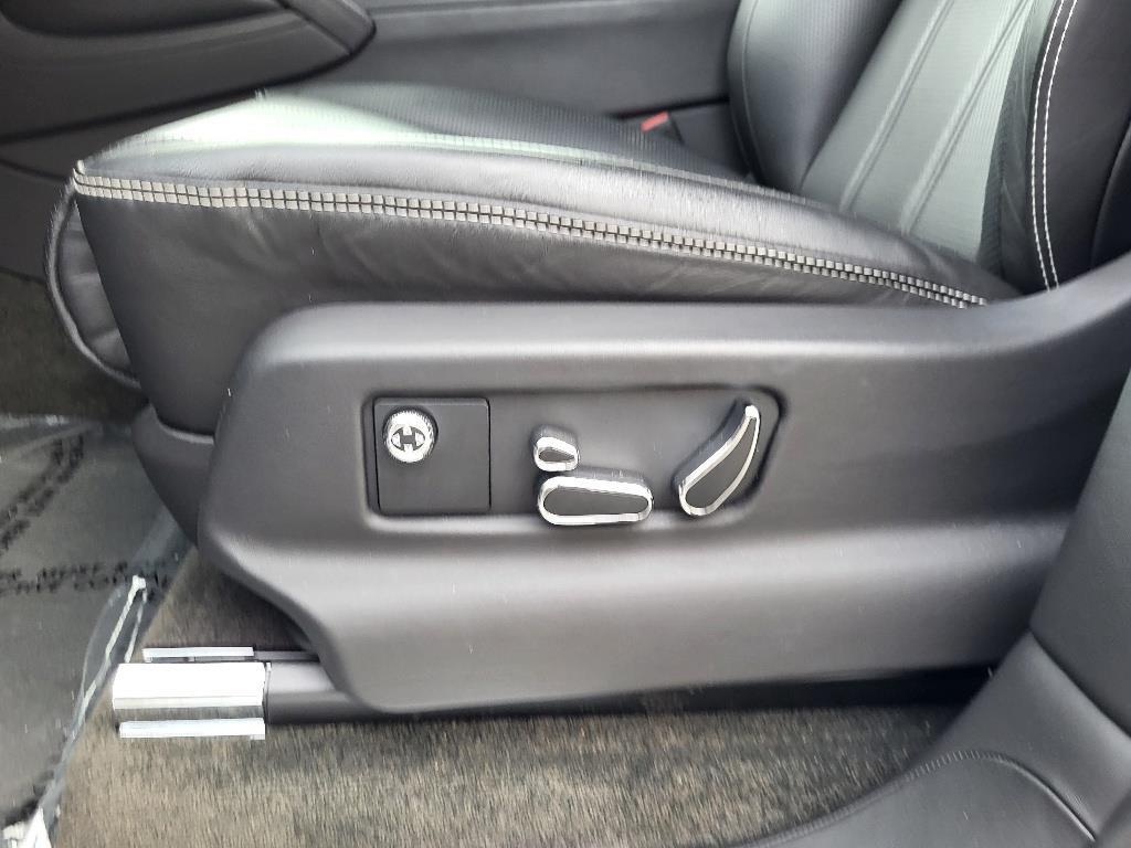 2021 Bentley Bentayga V8 photo 7