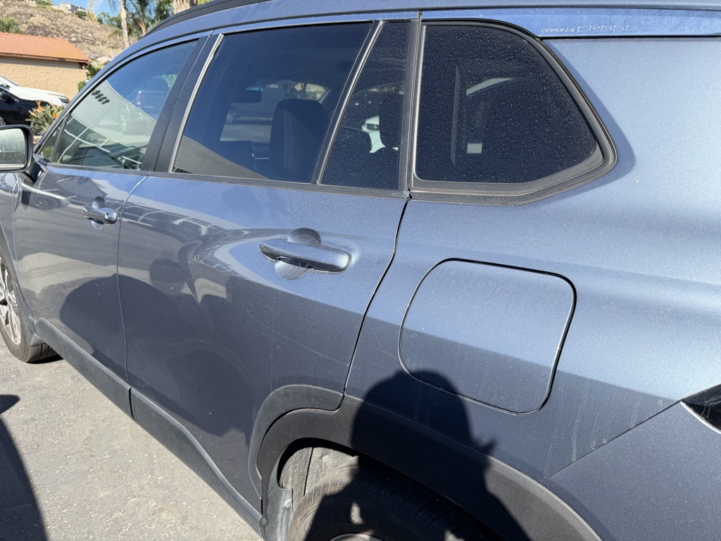 2023 Toyota Corolla Cross XLE photo 3