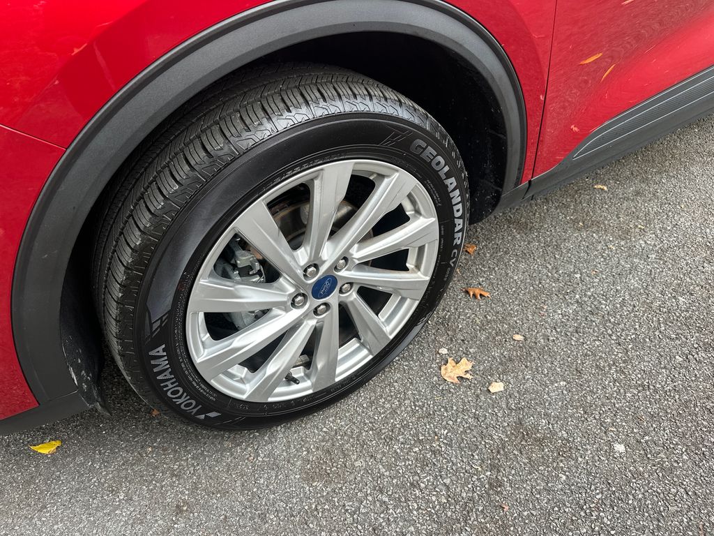 2021 Ford Escape Titanium photo 2