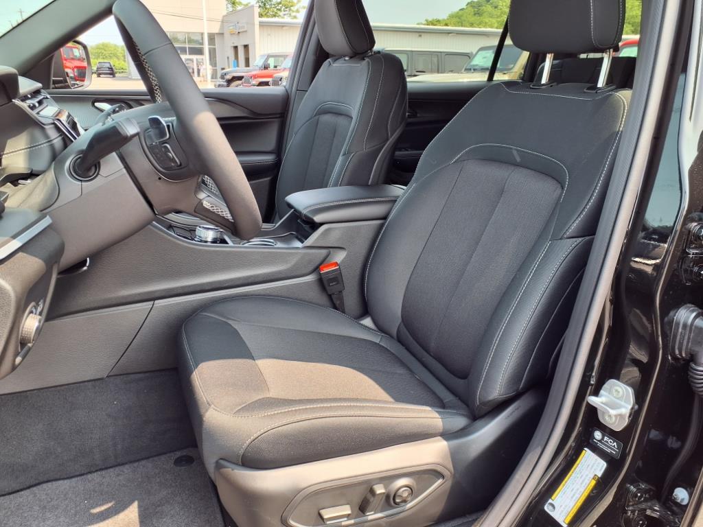 2025 Jeep Grand Cherokee Laredo X photo 4