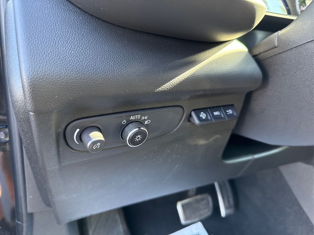 2022 Buick Envision Essence photo 38
