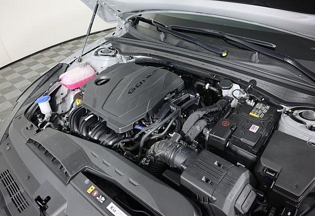 2025 Kia K5 GT-Line photo 8