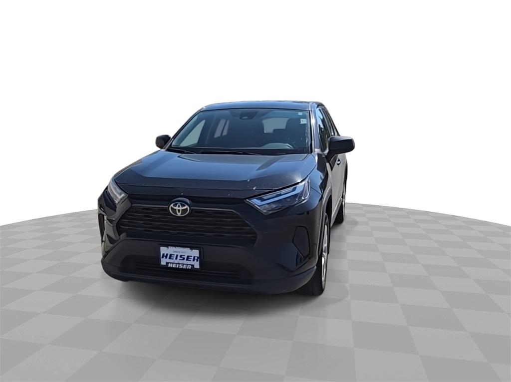 2023 Toyota RAV4 LE photo 3