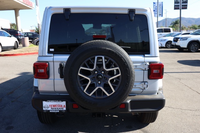 2024 Jeep Wrangler Sahara photo 4