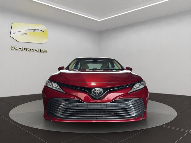 2018 Toyota Camry XLE photo 2