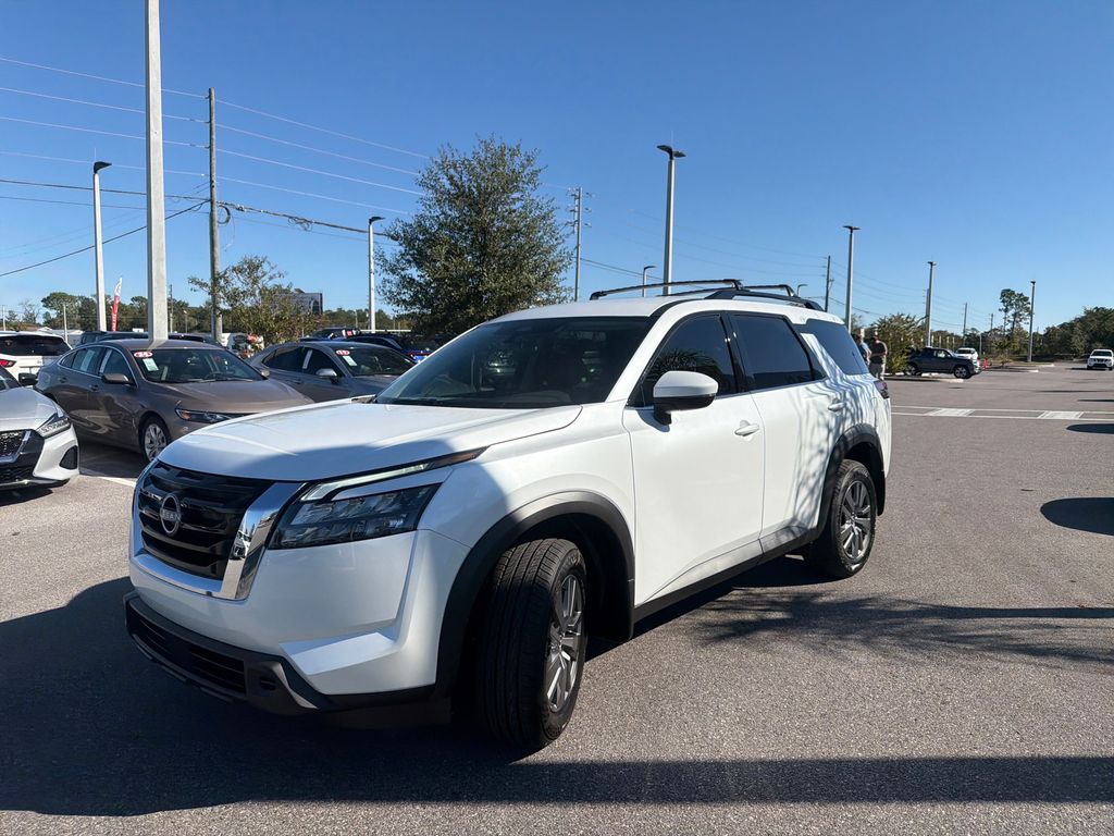 2025 Nissan Pathfinder SV photo 2