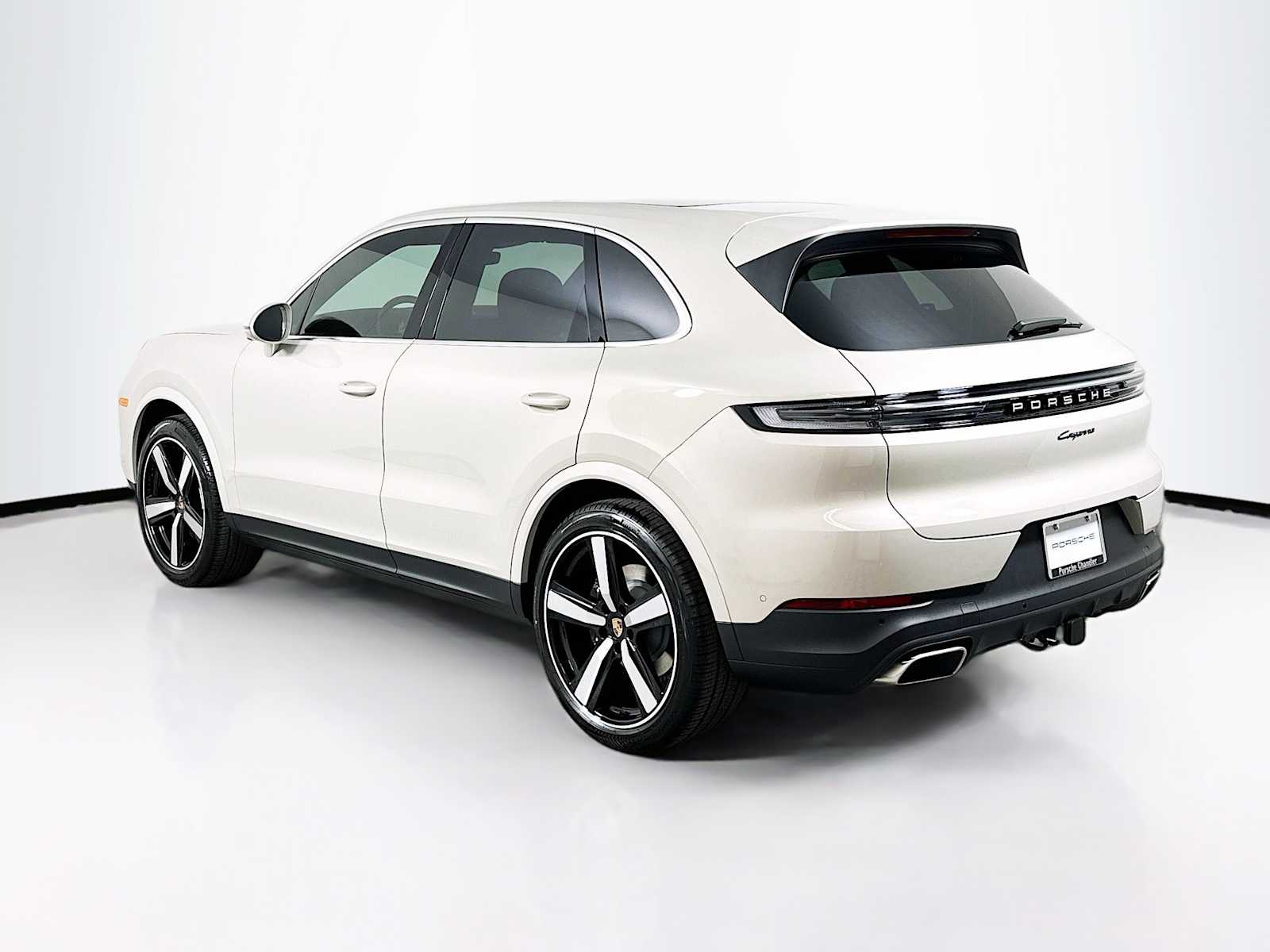 2025 Porsche Cayenne photo 3
