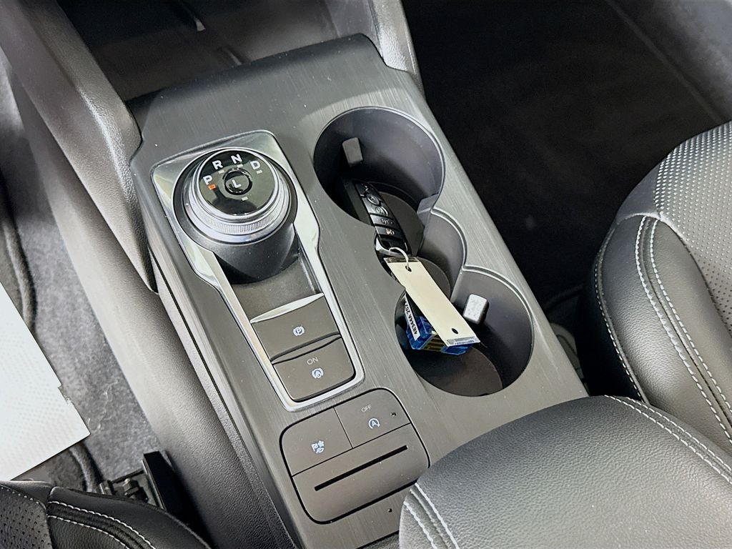 2021 Ford Escape SEL photo 16