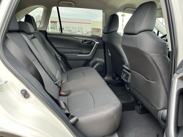 2025 Toyota RAV4 LE photo 20
