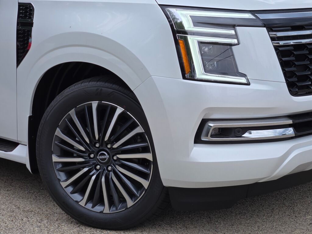 2025 Nissan Armada Platinum Reserve photo 3