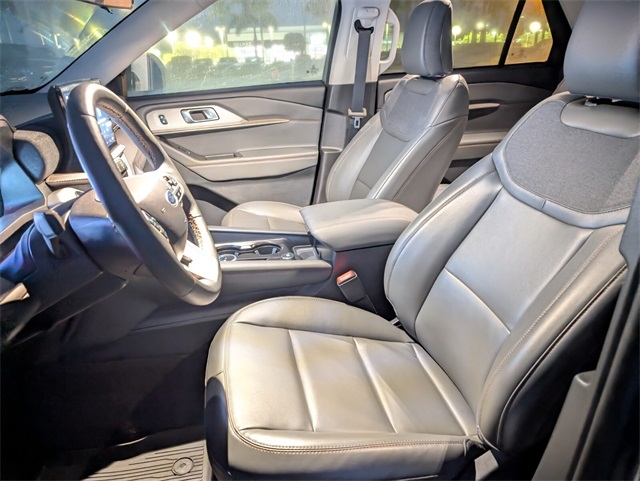 2025 Ford Explorer photo 5