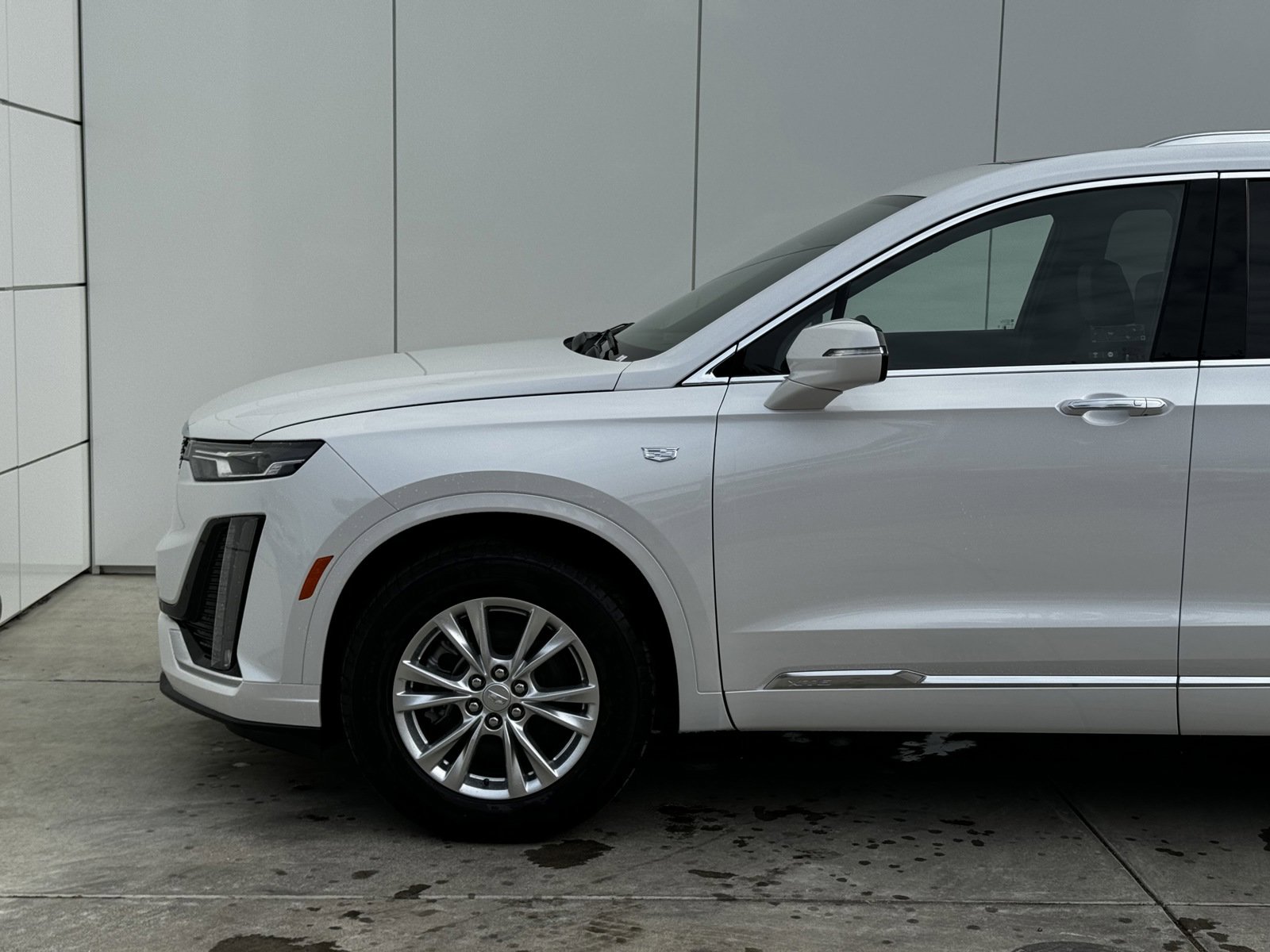 2025 Cadillac XT6 Luxury photo 3