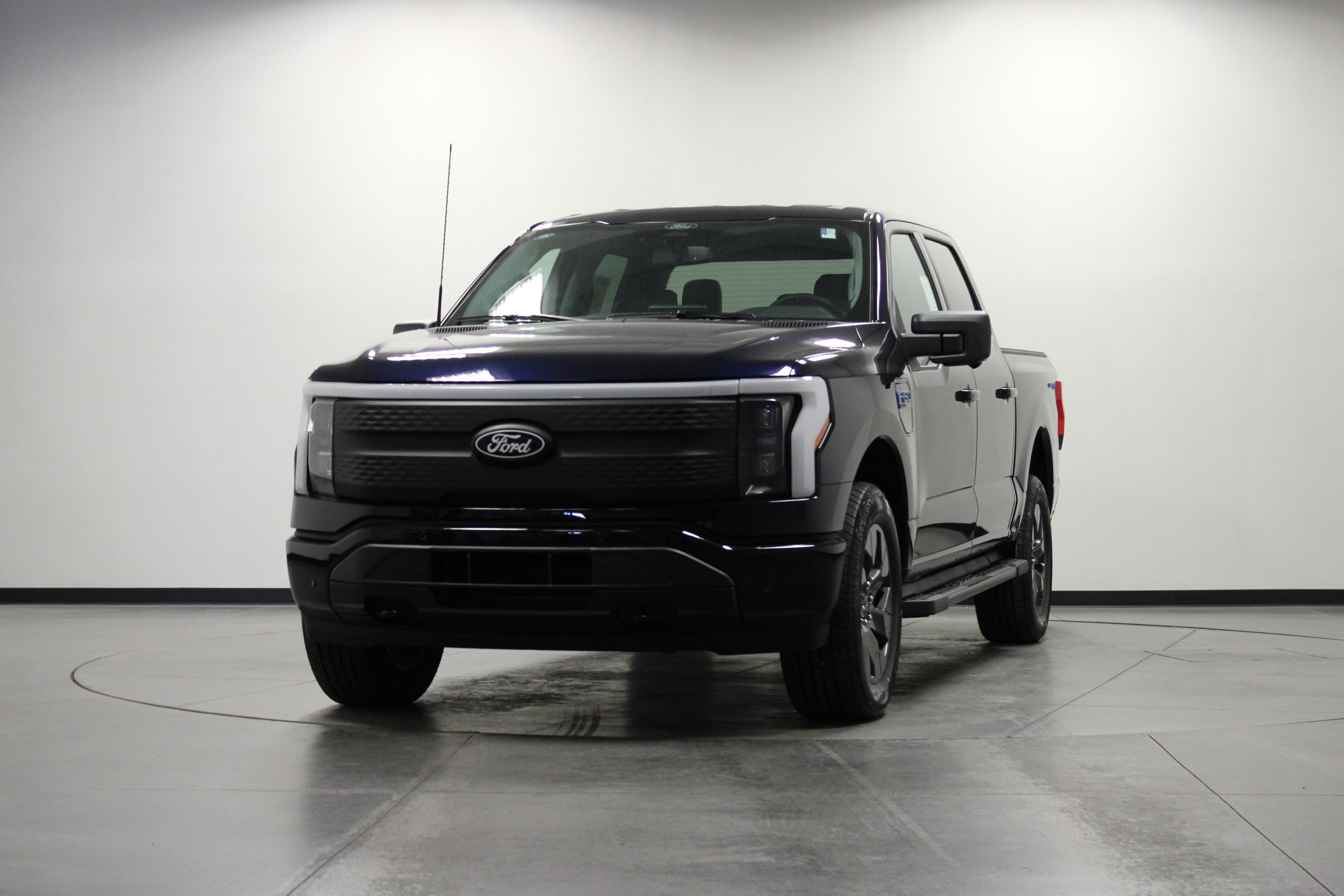 2025 Ford F-150 Lightning photo 7