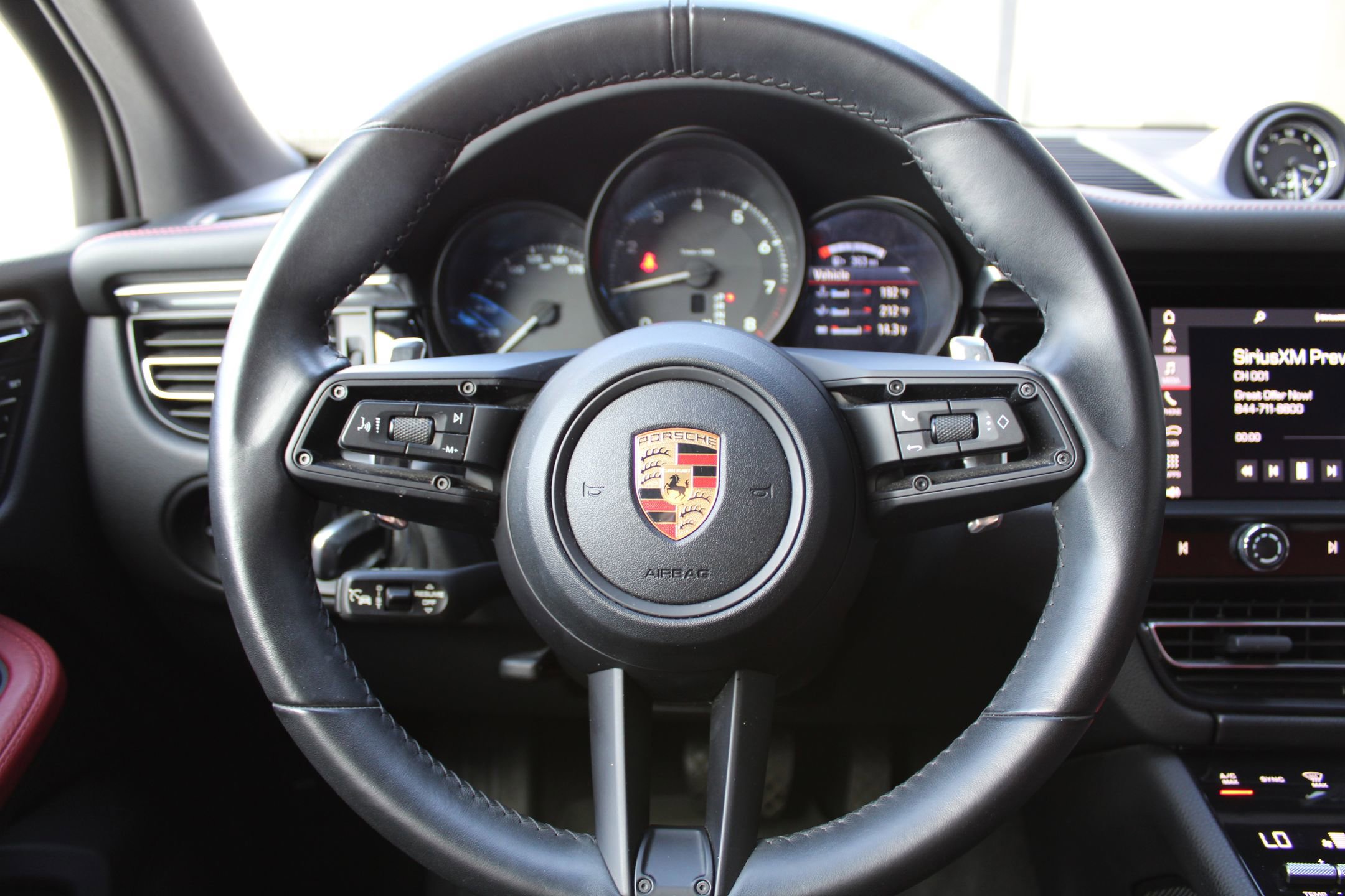 2023 Porsche Macan T photo 15