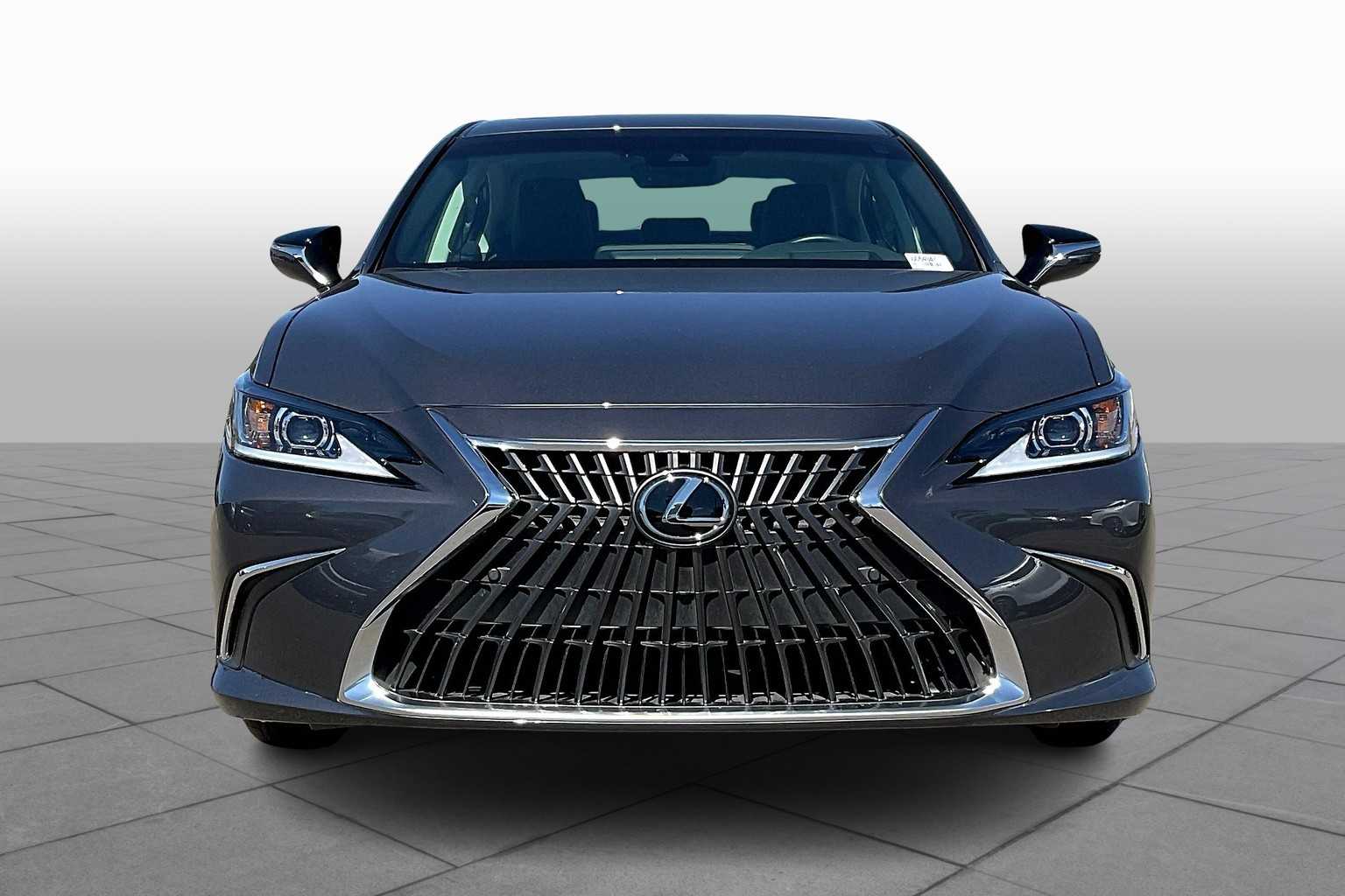 2025 Lexus ES 300h photo 3