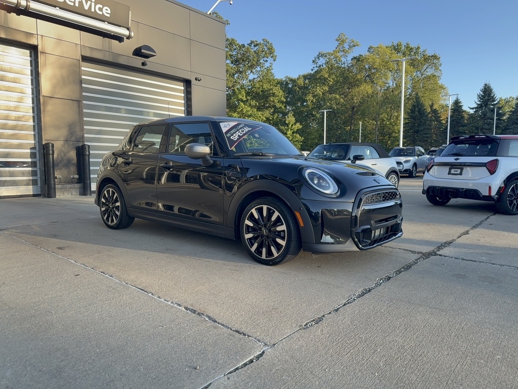 2024 Mini Cooper 4 Door Hardtop S photo 2