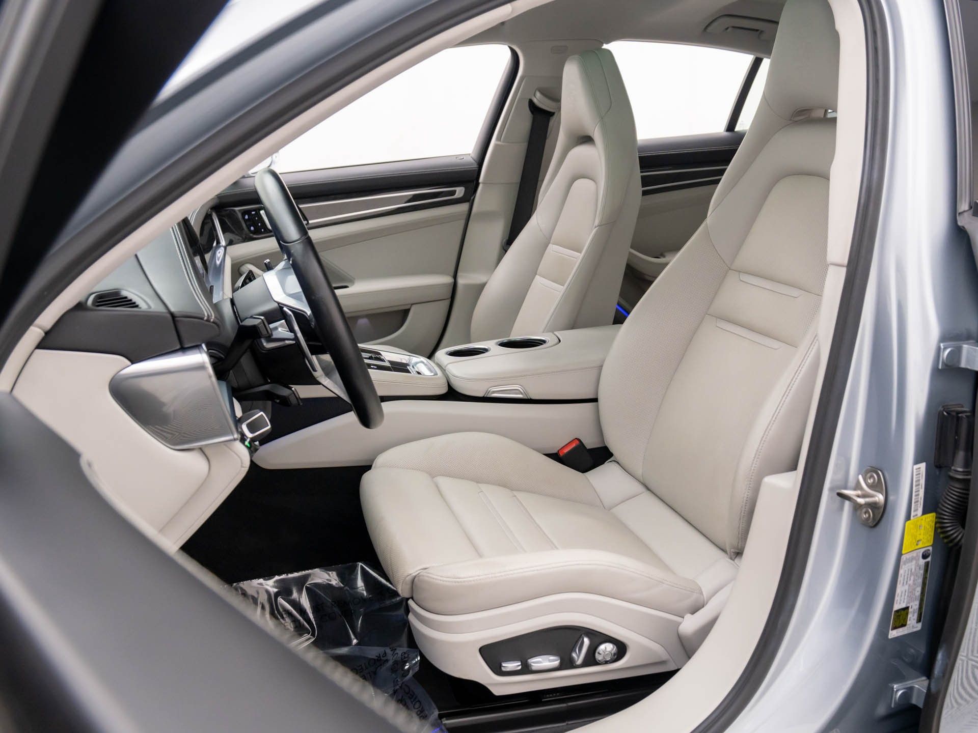 2020 Porsche Panamera 4 photo 5