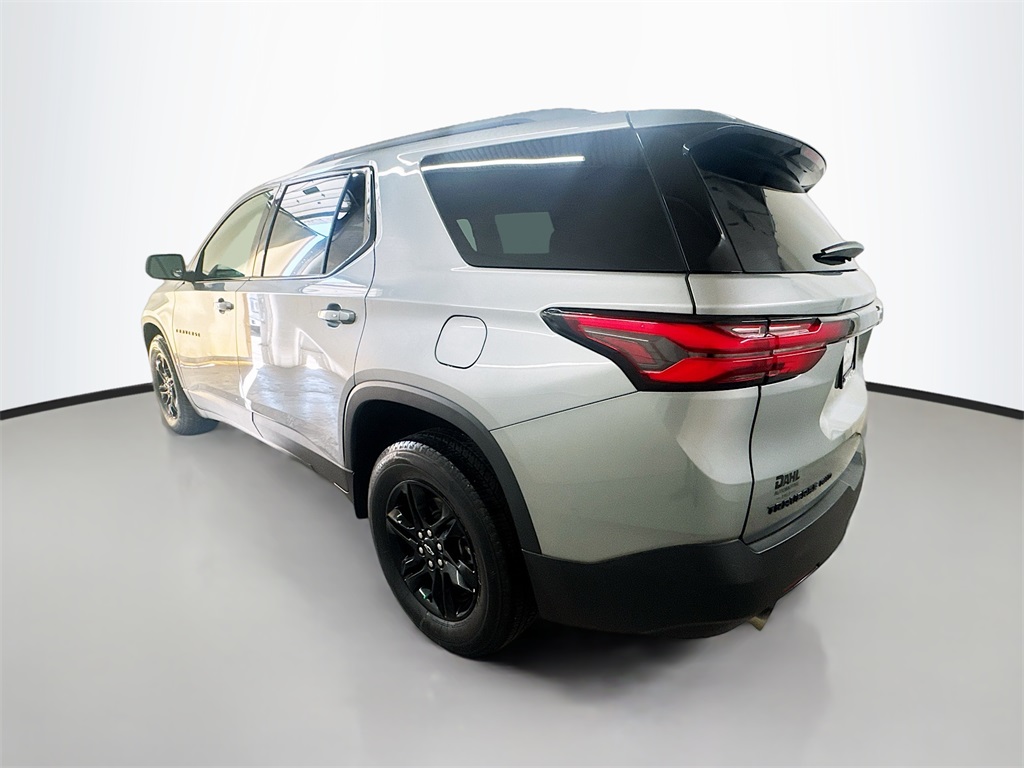 2023 Chevrolet Traverse photo 2