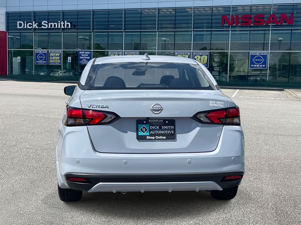 2025 Nissan Versa SV photo 4
