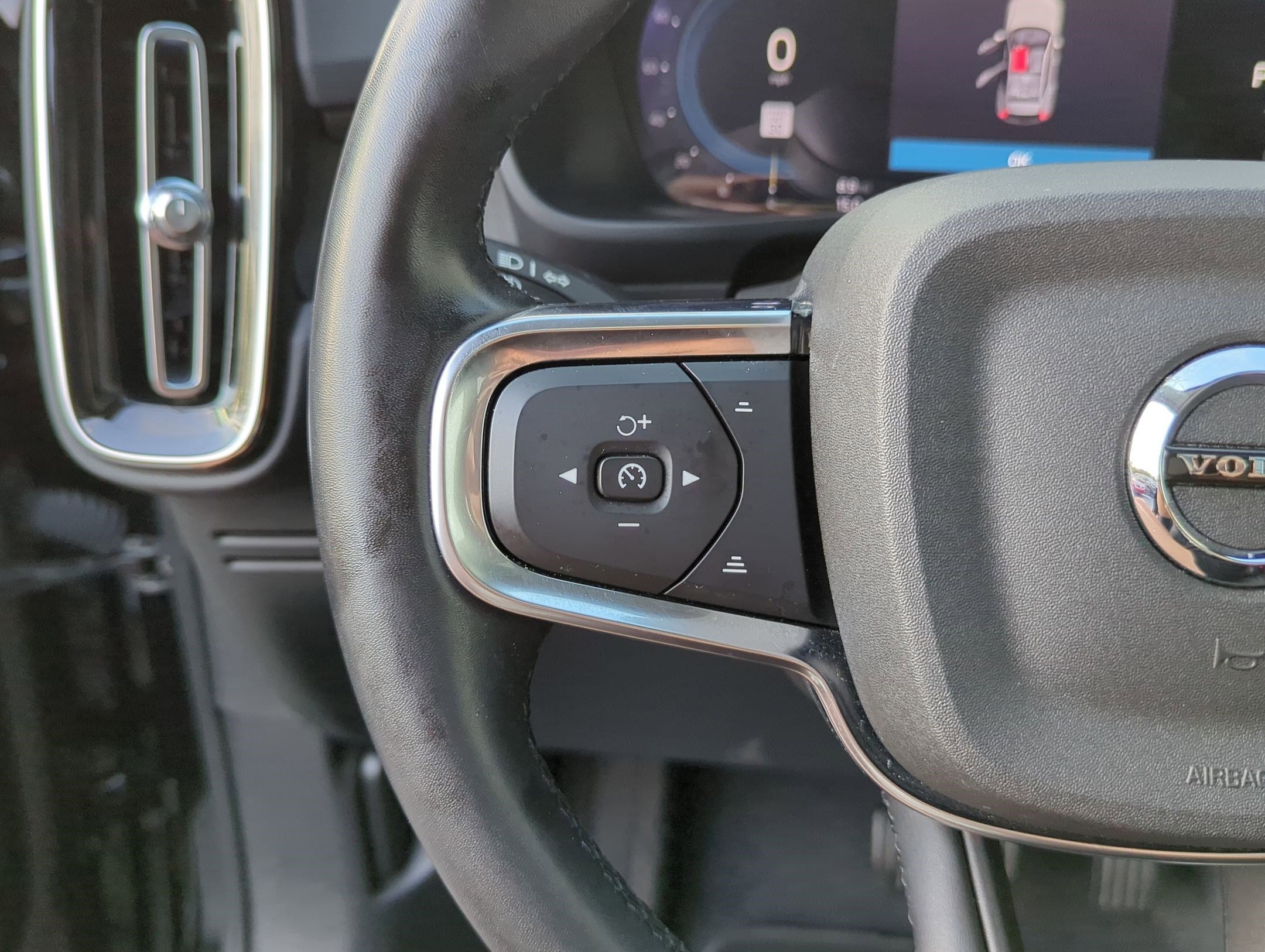 2024 Volvo XC40 Core photo 16