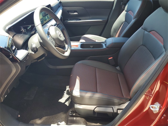 2025 Nissan Kicks SR photo 9