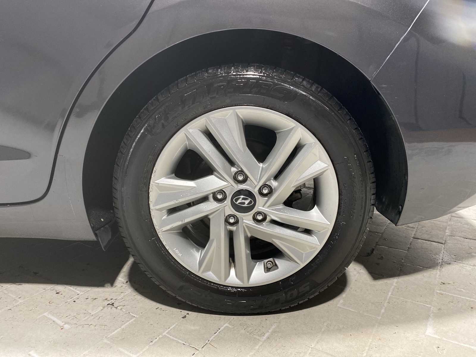 2020 Hyundai Elantra SEL photo 8