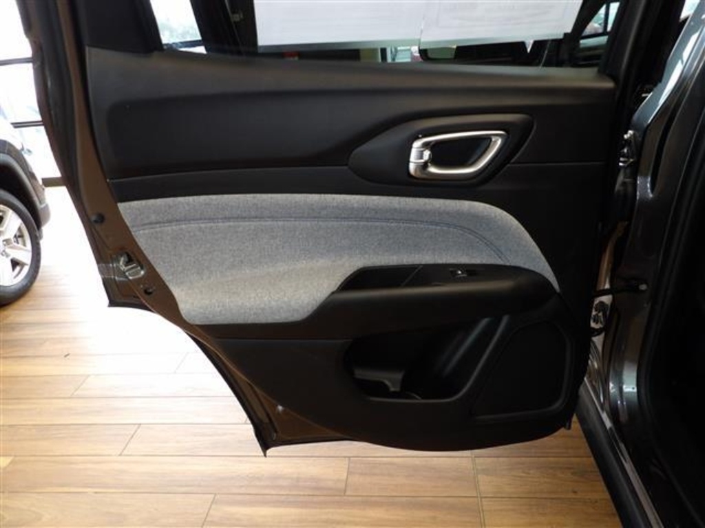 2022 Jeep Compass Latitude photo 17