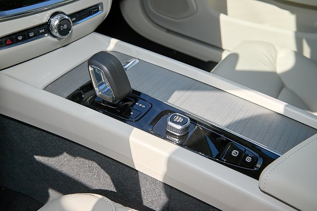 2026 VOLVO V60CC - Image 15