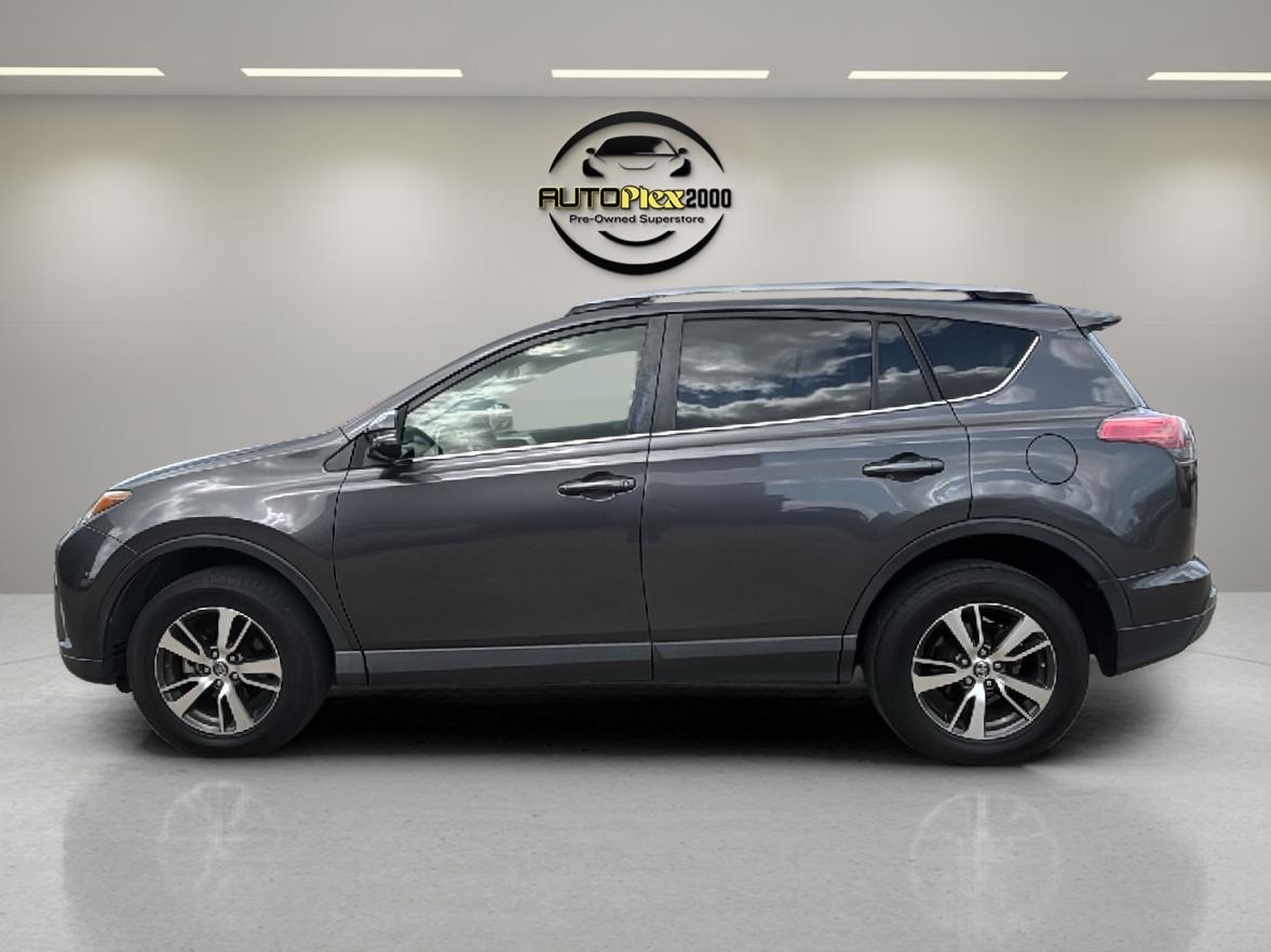 2017 Toyota RAV4 XLE photo 5