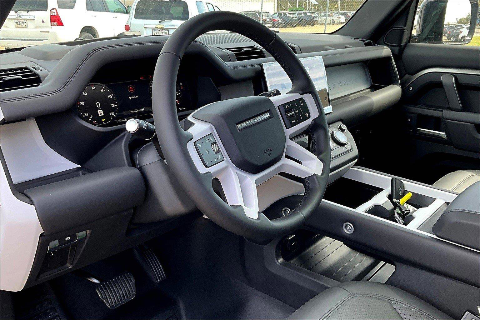 2025 Land Rover Defender 110 S photo 9