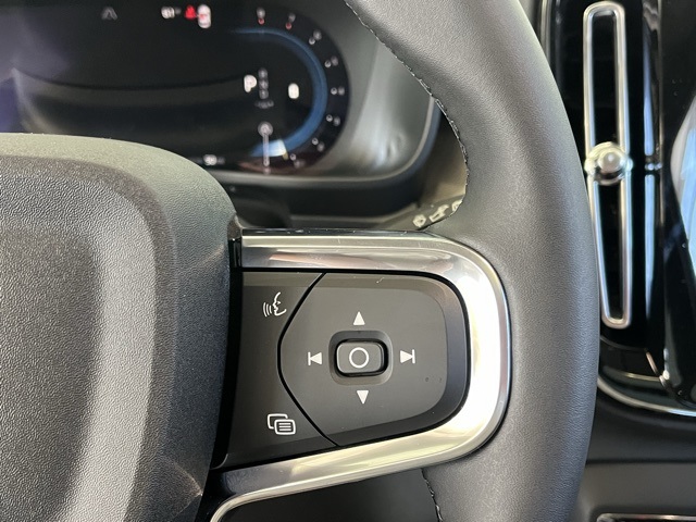 2025 Volvo XC40 Plus photo 20