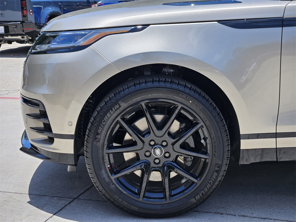 2026 Land Rover Range Rover Velar SE photo 9