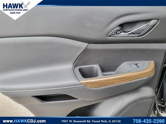 2023 GMC ACADIA - Image 18
