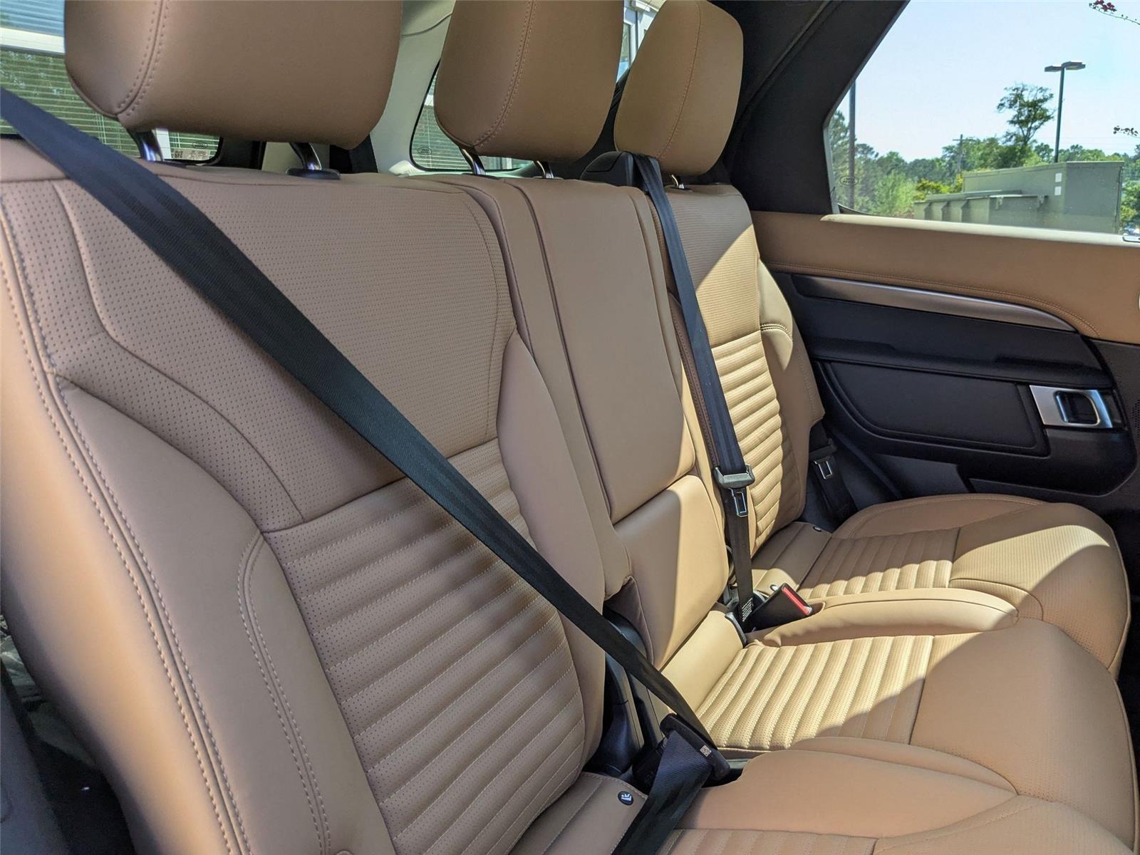 2025 Land Rover Discovery Metropolitan Edition photo 30