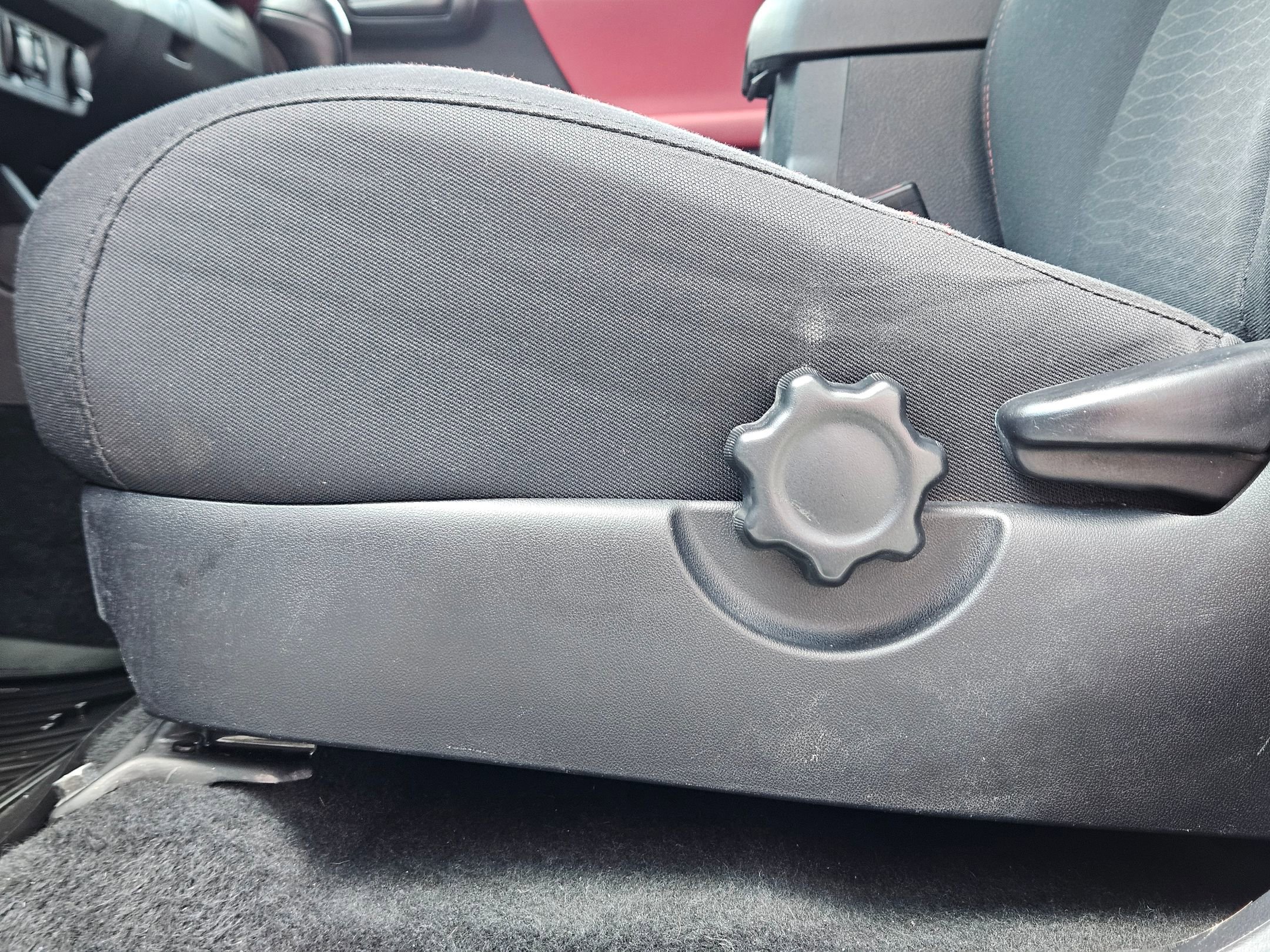 2018 Toyota Tacoma SR5 photo 19