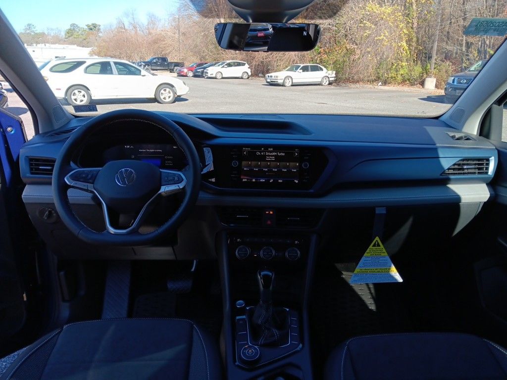 2024 Volkswagen Taos SE photo 11