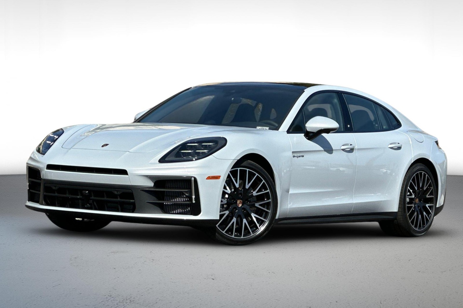 2026 Porsche Panamera 4 E-Hybrid photo 2