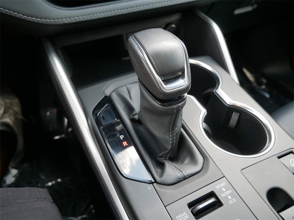 2024 Toyota Highlander XSE photo 28