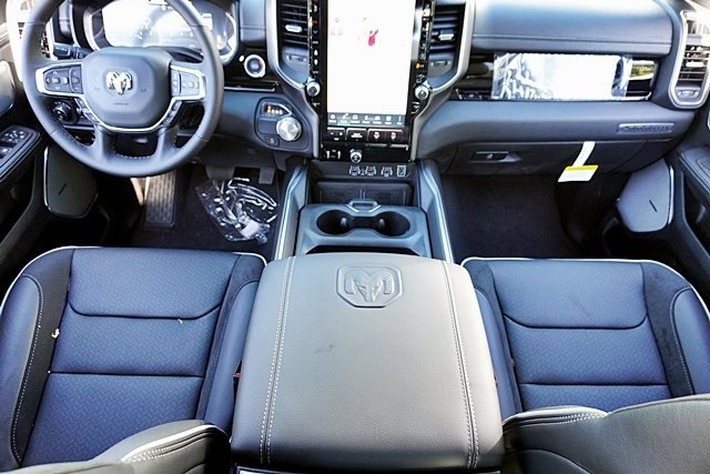 New 2026 Diamond Black Crystal Pearl-Coat Exterior Paint RAM Laramie image 23