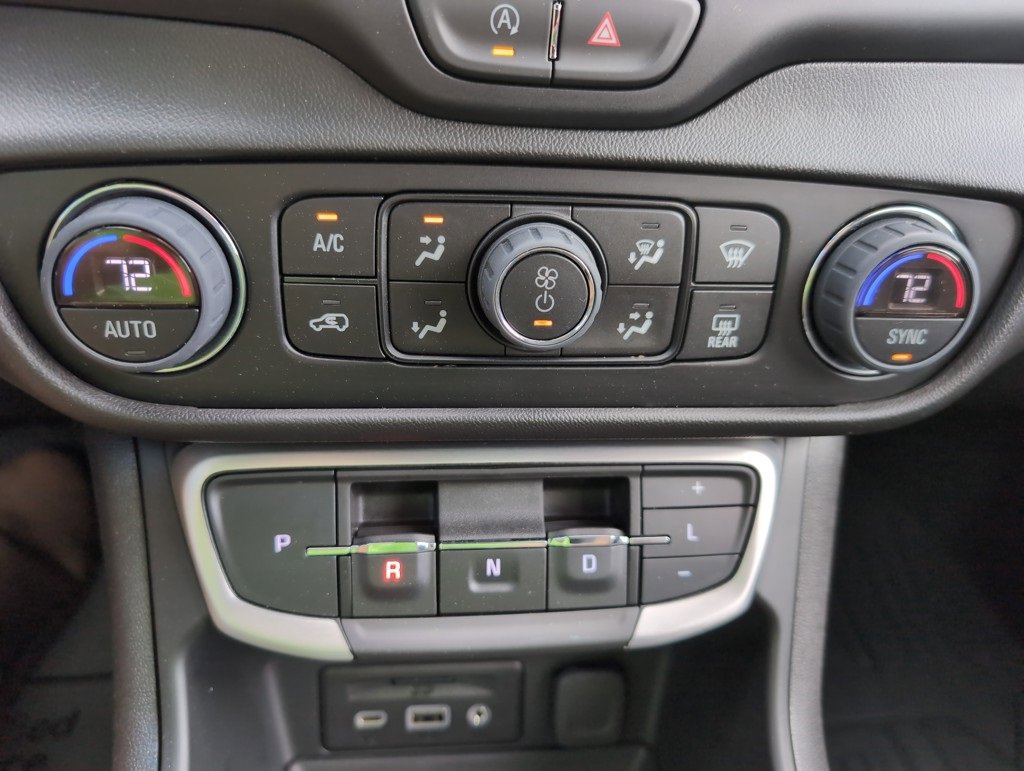 2024 Gmc Terrain SLT photo 25