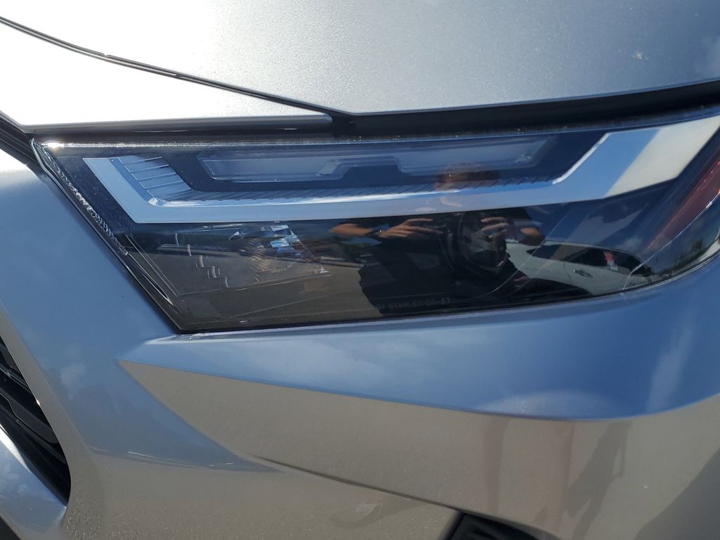 2025 Toyota RAV4 Hybrid XLE photo 10