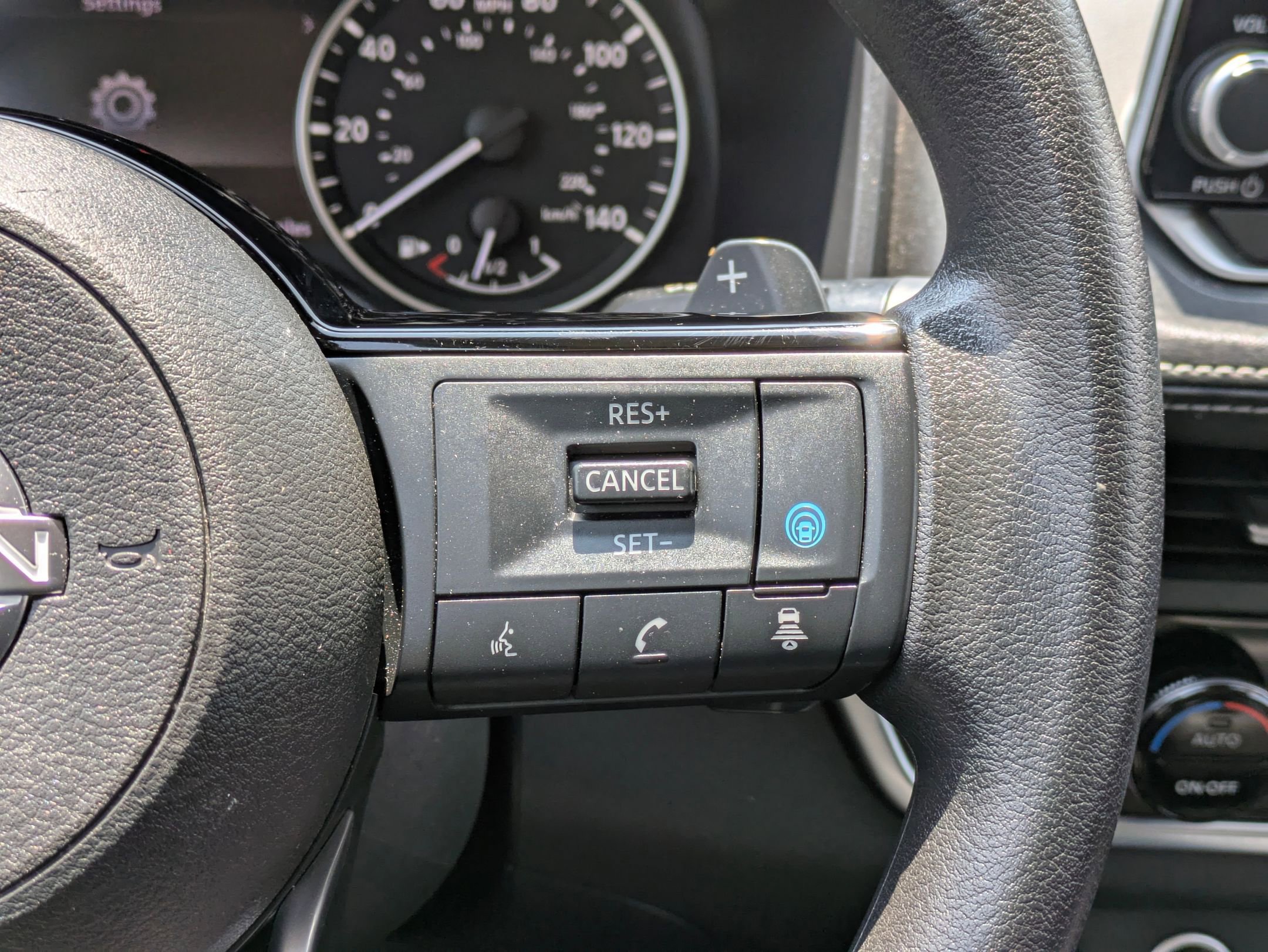 2023 Nissan Rogue SV photo 18