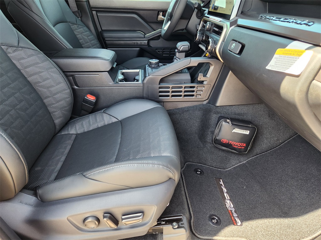2025 Toyota Tacoma TRD Off-Road photo 10