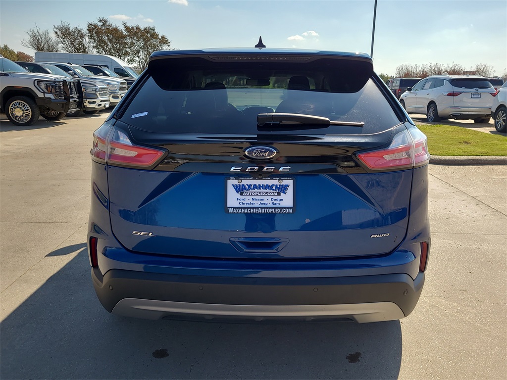 2022 Ford Edge SEL photo 4